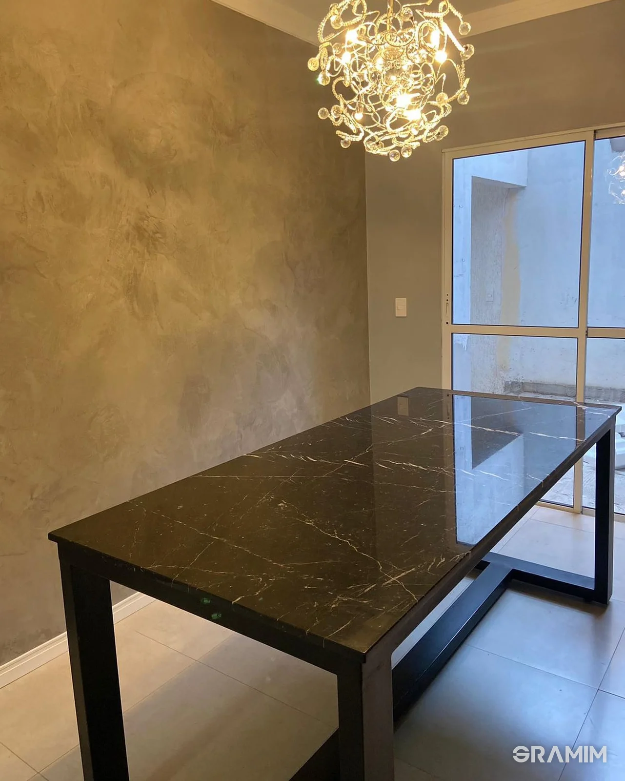 Mesa de copa retangular em Mármore